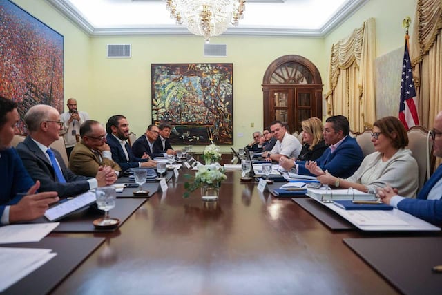 Gobierno asegura que busca evitar alza en la factura eléctrica por conflicto en Irán
