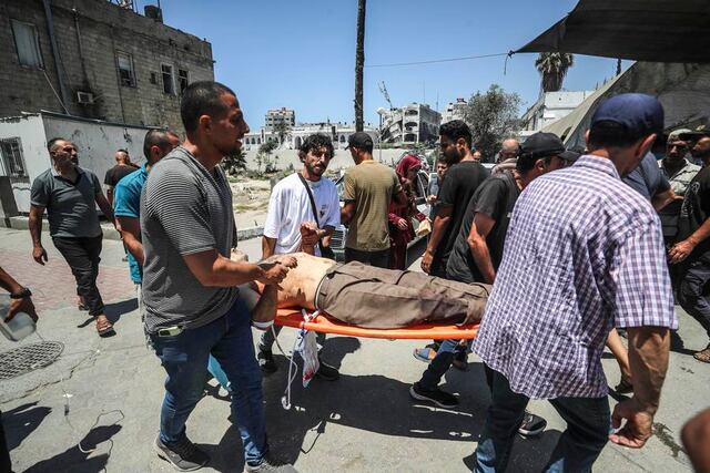 Al menos 25 muertos en Gaza por bombardeos israelíes contra desplazados y civiles que esperaban ayuda