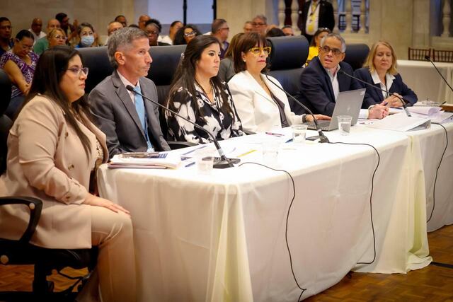 Senado continúa evaluando proyecto que garantiza retiro a empleados esenciales