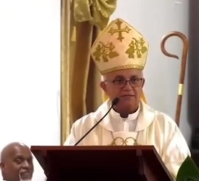 Sacerdote elogia disco “DeBÍ TiRAR MáS FOToS” de Bad Bunny en plena misa