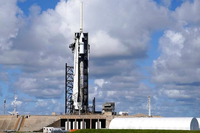SpaceX regresa con éxito a la Tierra en primera misión no militar