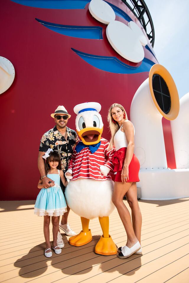 Luis Fonsi se va de crucero con su familia