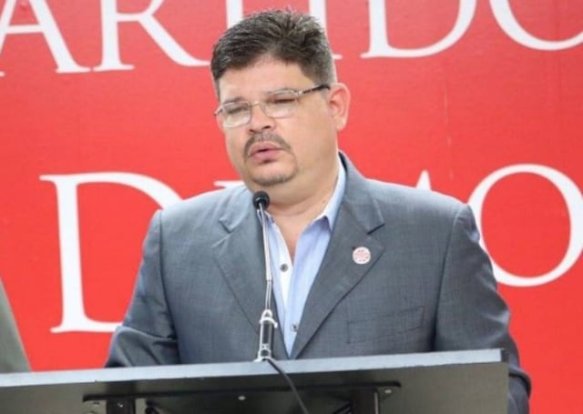 Policía investiga querella contra portavoz del PPD en el Senado por agarrar por el cuello a su chofer