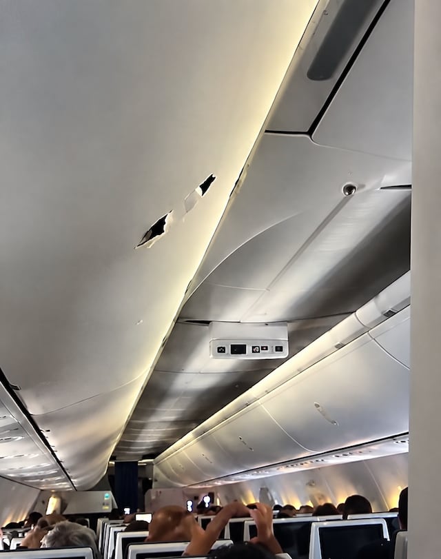 Piloto apuñala al capitán en pleno vuelo y obliga a aterrizaje de emergencia