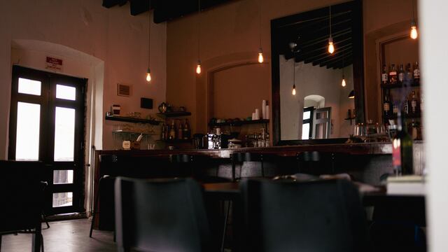 Encantador coffee bar para los amantes del café y la coctelería creativa