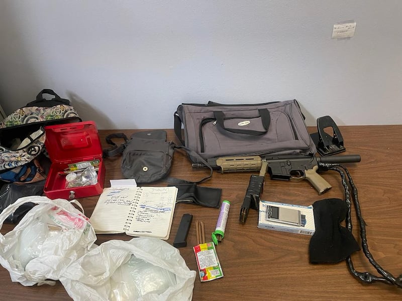 Evidencia ocupada arrestos miembros de la ganga de 