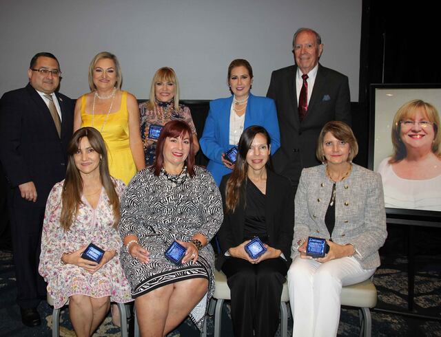 Reconocen a siete féminas con el premio Mujeres Destacadas en la Salud 2023