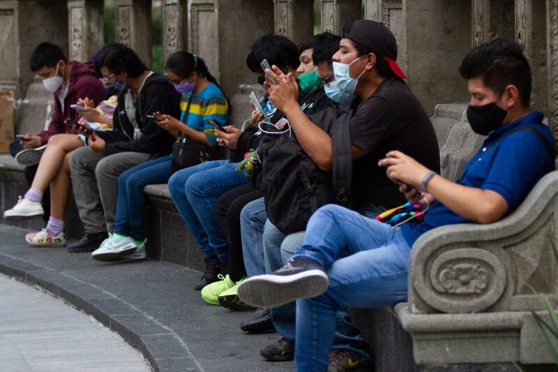 Uno de los requisitos de estos trabajos es contar con celular inteligente.
FOTO: GRACIELA LÓPEZ/CUARTOSCURO.COM