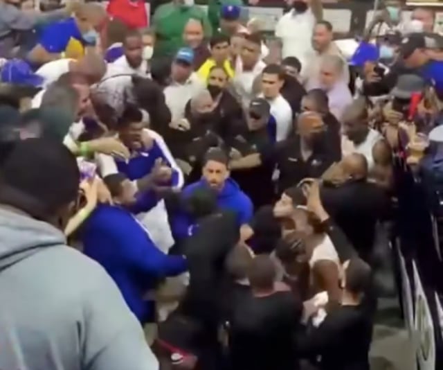 VIDEO: Se forma trifulca tras partido de Santurce contra Bayamón