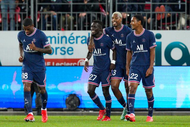 Brest derrota a Metz y sigue en carrera por la Liga de Campeones