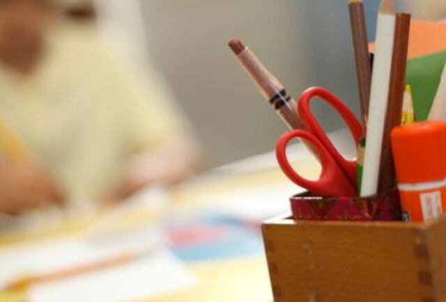 Entregan a Primera Dama más de 8 mil libretas y materiales escolares