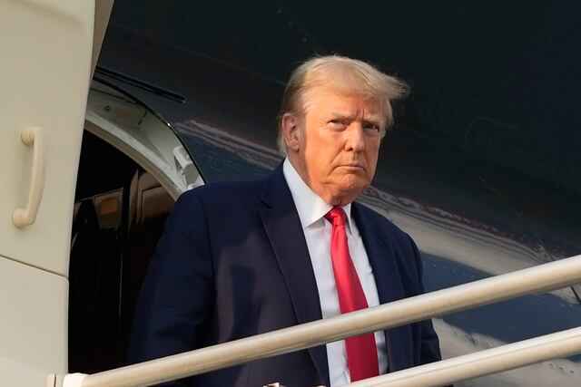 Juez falla que Trump defraudó a bancos y aseguradoras mientras construía su imperio inmobiliario