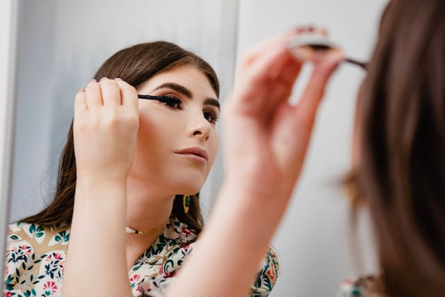 Joven boricua graduada de medicina emprende en la industria de la belleza