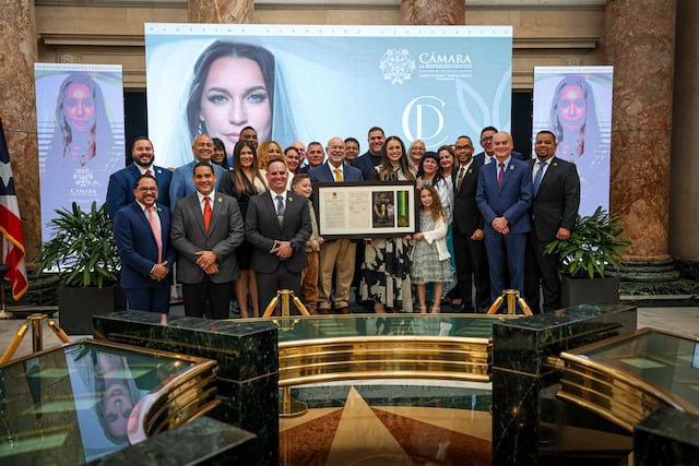 Cámara de Representantes reconoce a la cantante de música cristiana Christine D’Clario