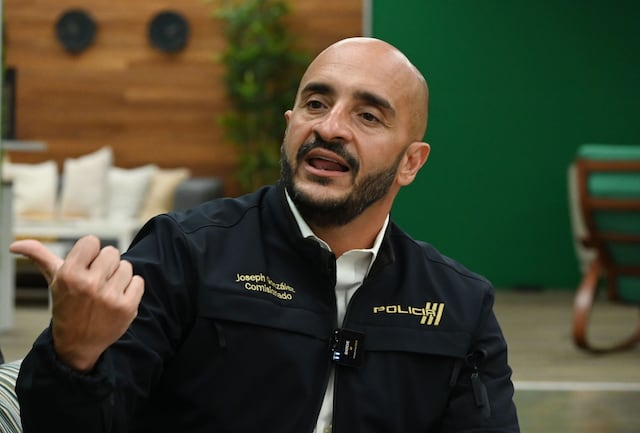 Comisionado de la Policía sale en defensa de Elvis Zeno tras expresiones de “Rey Charlie”