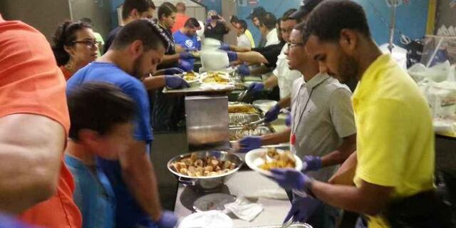 Ofrecen cena de Acción de Gracias a más de 225 niños del Boys &amp; Girls Club