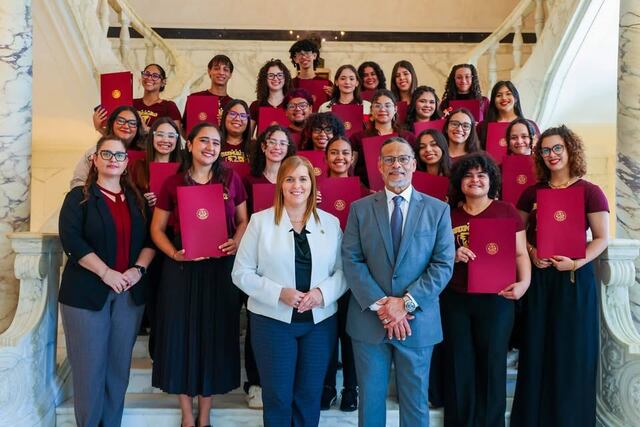 Reciben a Coro de la UPR Humacao tras competencia en España