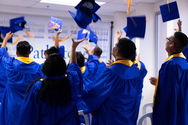 Celebran graduación de programa de capacitación ambiental financiado por la EPA