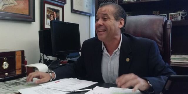 Navarro critica al secretario del DACO por defender el IVA