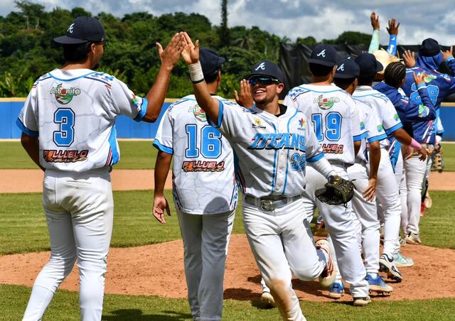 Camuy y Aibonito comienzan la serie final de la Doble A Juvenil