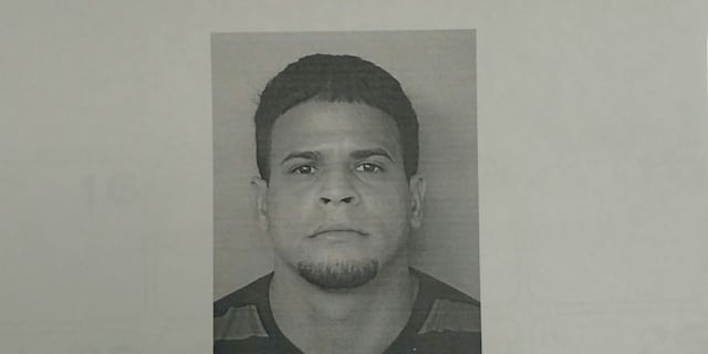 Identifican a individuo asesinado en residencial de Mayagüez