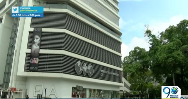 Mujer muere tras caer de sexto piso en centro comercial