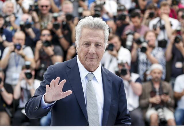 Acusan a Dustin Hoffman de acosar sexualmente a joven en 1985