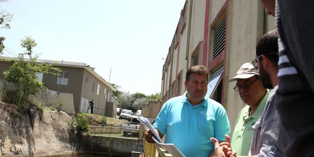 Inspeccionan situación de Caño Tiburones en Arecibo