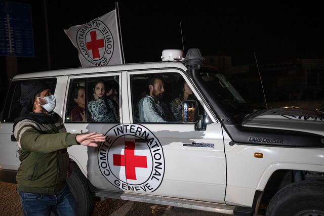 Rehenes liberados por Hamás están devuelta en Israel