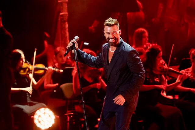Ricky Martin revela que su padre le aconsejó decirle al mundo que es homosexual