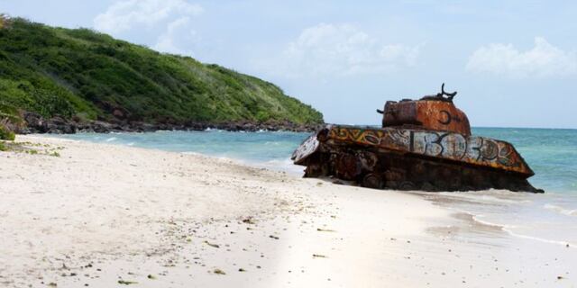 Desalojan miles de turistas de Culebra por paso de Gonzalo