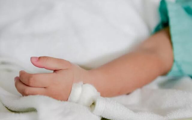 Arrestan a dueño de guardería tras muerte de niño  por exposición a opioides