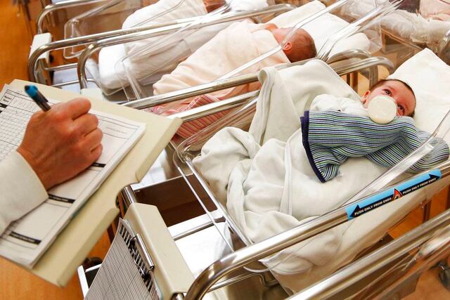 Nacimientos en EE. UU. en su nivel más bajo en 30 años