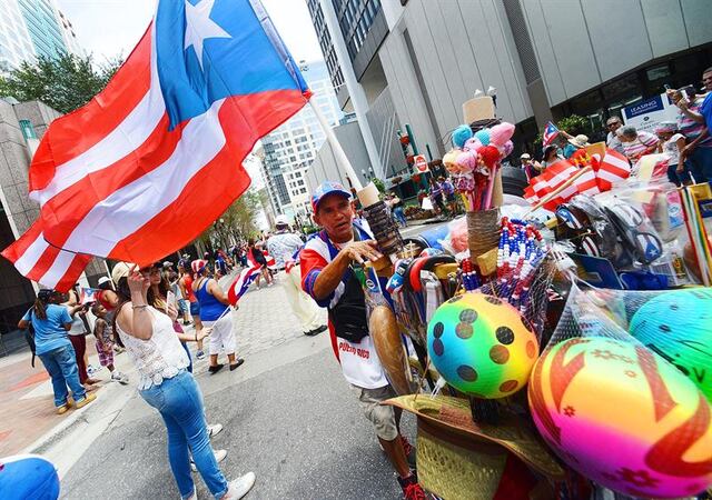 Efusivo desfile puertorriqueño en Orlando