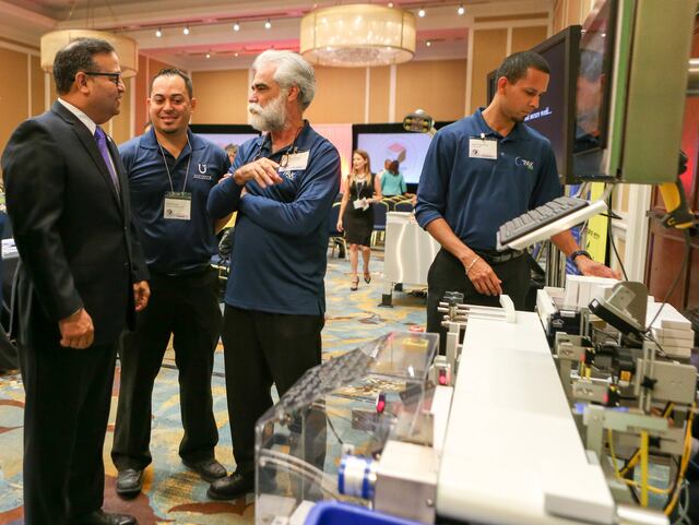 De Caguas la primera máquina en el mundo de serialización