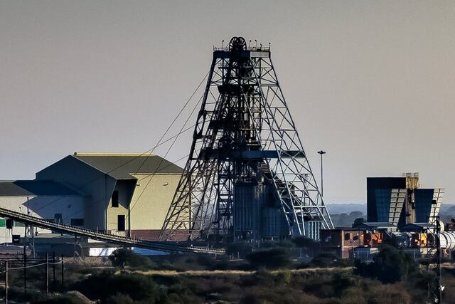 Aumentan los muertos traer elevador caer al vacío en mina en Sudáfrica