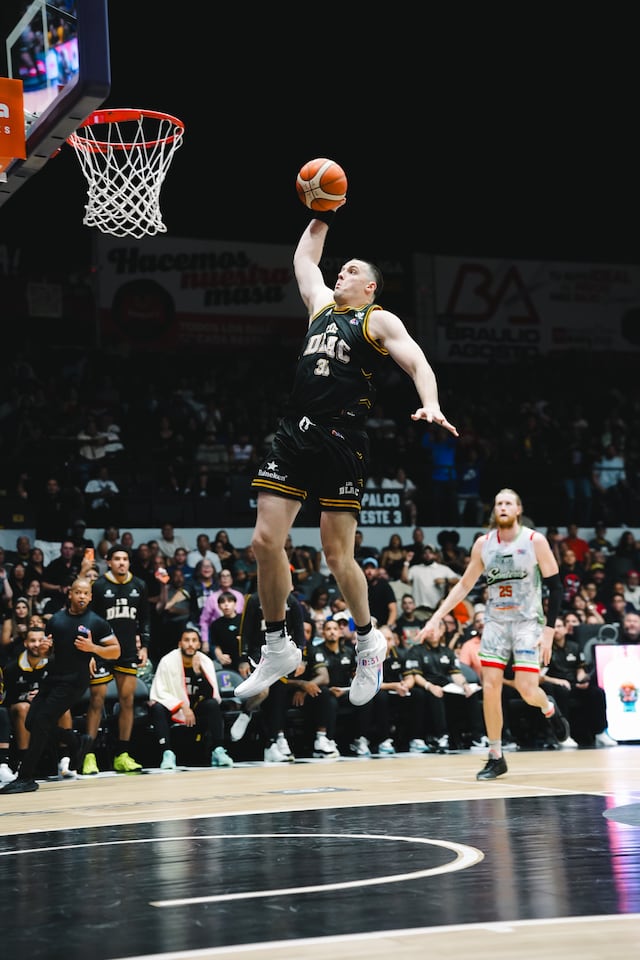 BSN: Gigantes vuelven a la ruta ganadora con tremenda zurra de 98-69 ante los Santeros