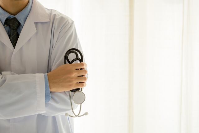 Cirujano torácico regresa a la isla y se une a la facultad médica del Centro Cardiovascular