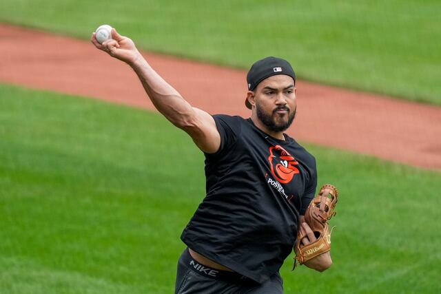 Anthony Santander firma contrato con los Azulejos de Toronto