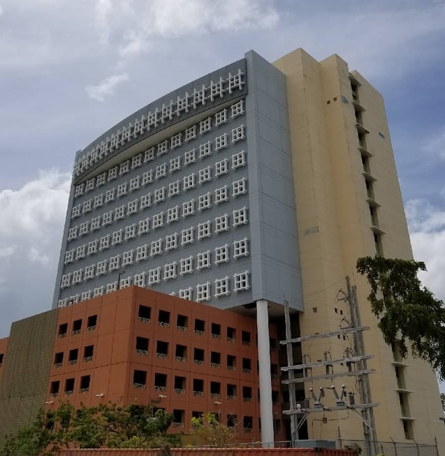 Justicia radica cargos contra padrastro por maltrato físico a dos menores en Bayamón
