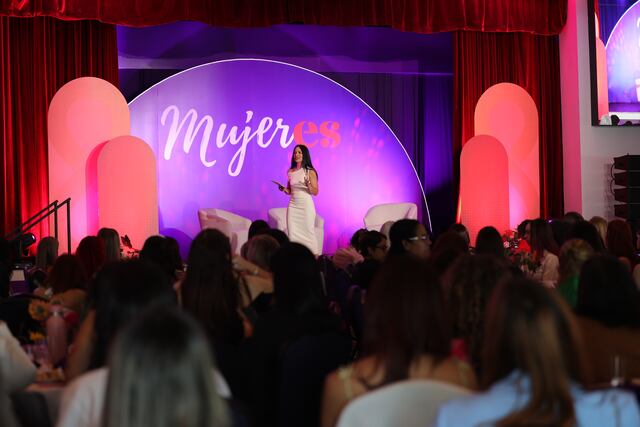 Más de 400 mujeres participan en el evento MujerES en Vivo Beach Club