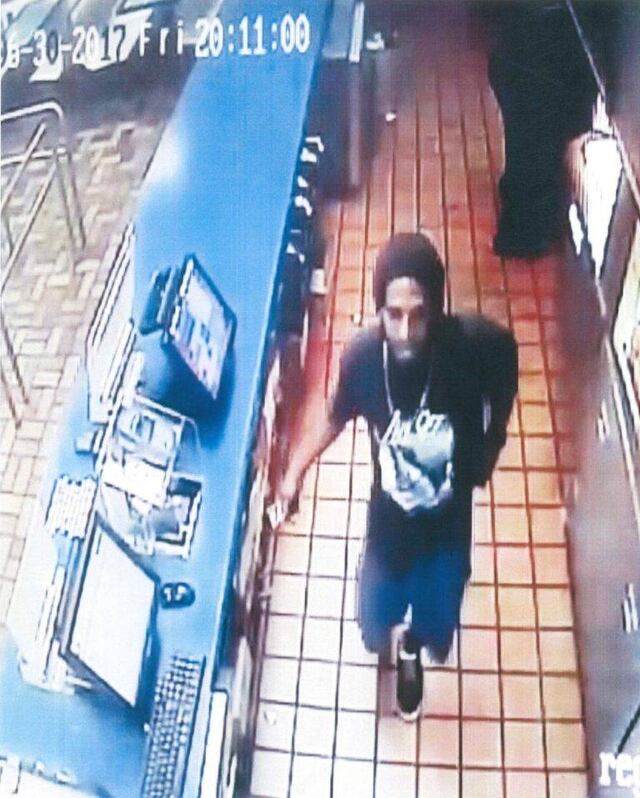 Buscan sujeto por robo en Burger King de San Juan