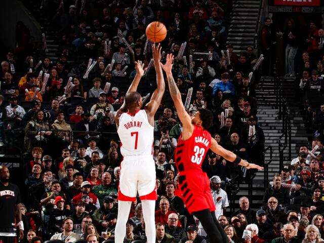 Kevin Durant supera récord de Wilt Chamberlain