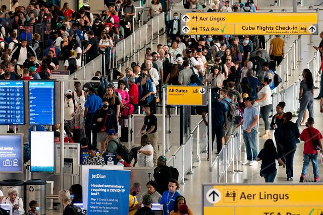 Laptop provoca incendio en vuelo y evacuación en el Aeropuerto Internacional JFK