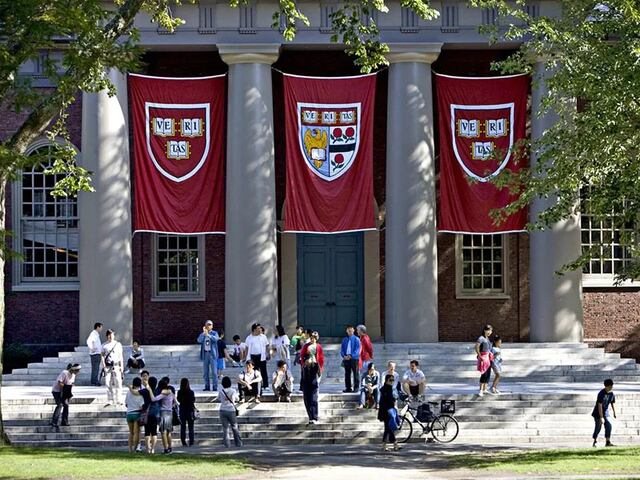 Paralizada por el momento la orden del gobierno Trump para prohibir a Harvard matricular alumnos extranjeros