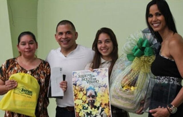 Entregan beca a estudiante de 17 años por su aportación a la comunidad