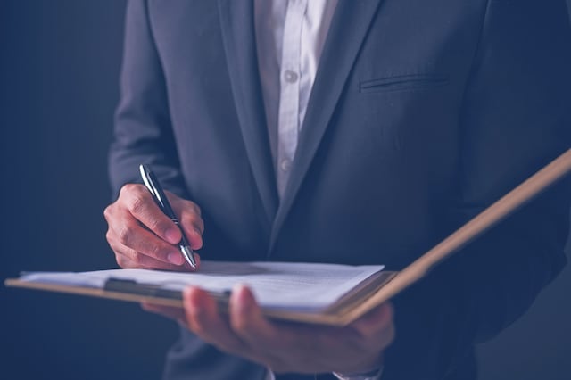 Registra alza en la contratación pública