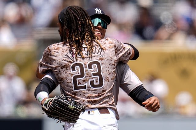 Padres arman rally de cuatro en la sexta entrada para derrotar 5-2 a los Yankees