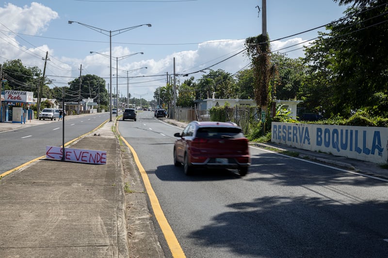 Vista de la carretera 64 en Mayagüez, Puerto Rico el 12 de enero del 2025. (Foto/Ricardo Arduengo). Centro de Periodismo Investigativo.