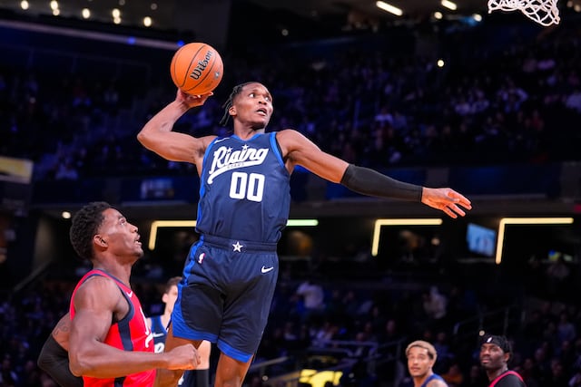 Mathurin corona celebración de Indiana, como el Más Valioso de Juego de Estrellas en Ascenso